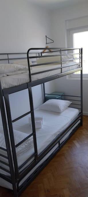 5min Walk To Subway & 10min Drive To Airport Apartamento Lisboa