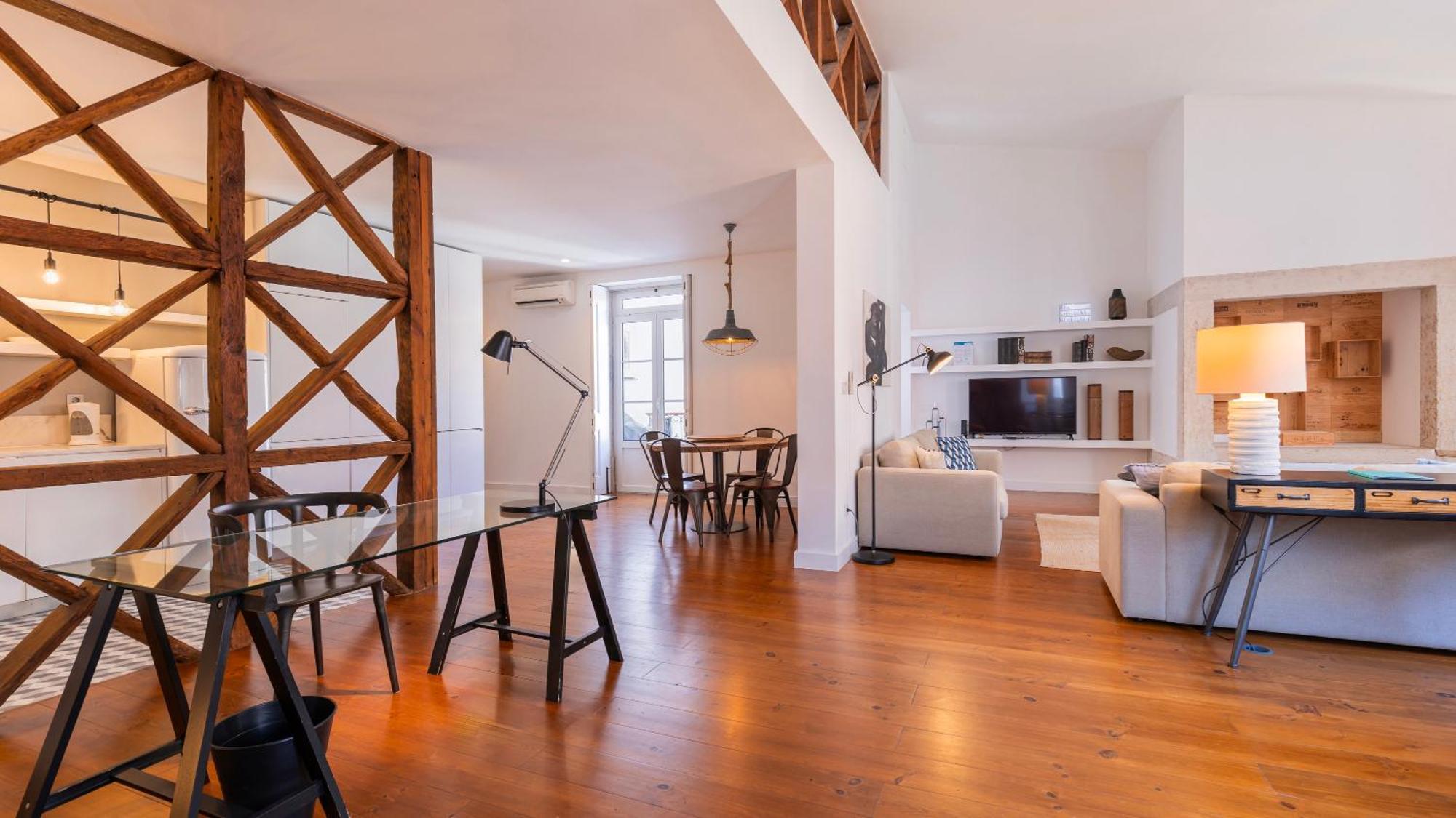 Apartamento Charming 3bdr Duplex In Center By Lovelystay