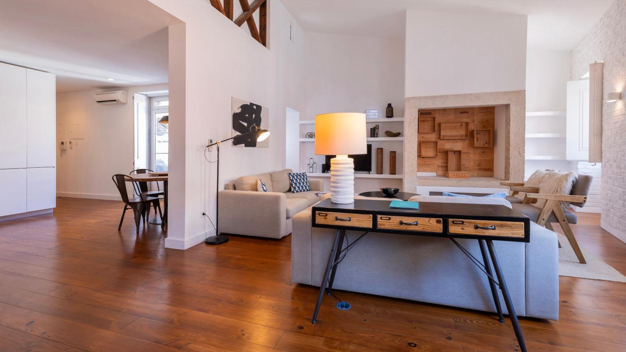Charming 3bdr Duplex In Center By Lovelystay *
