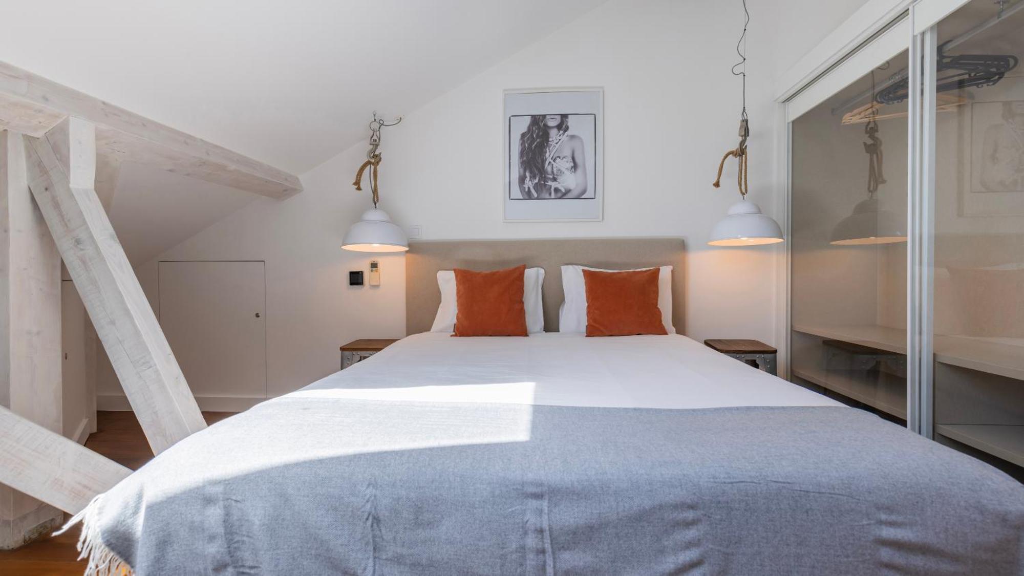 Charming 3bdr Duplex In Center By Lovelystay *