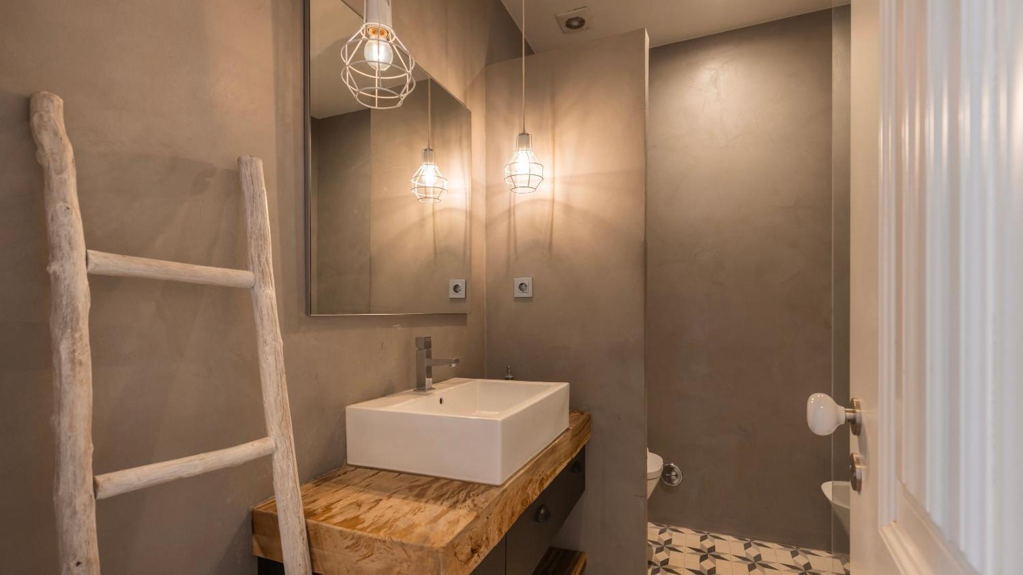 Charming 3bdr Duplex In Center By Lovelystay