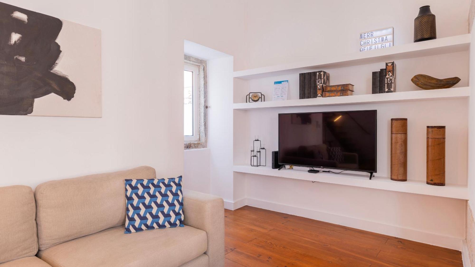 Charming 3bdr Duplex In Center By Lovelystay *
