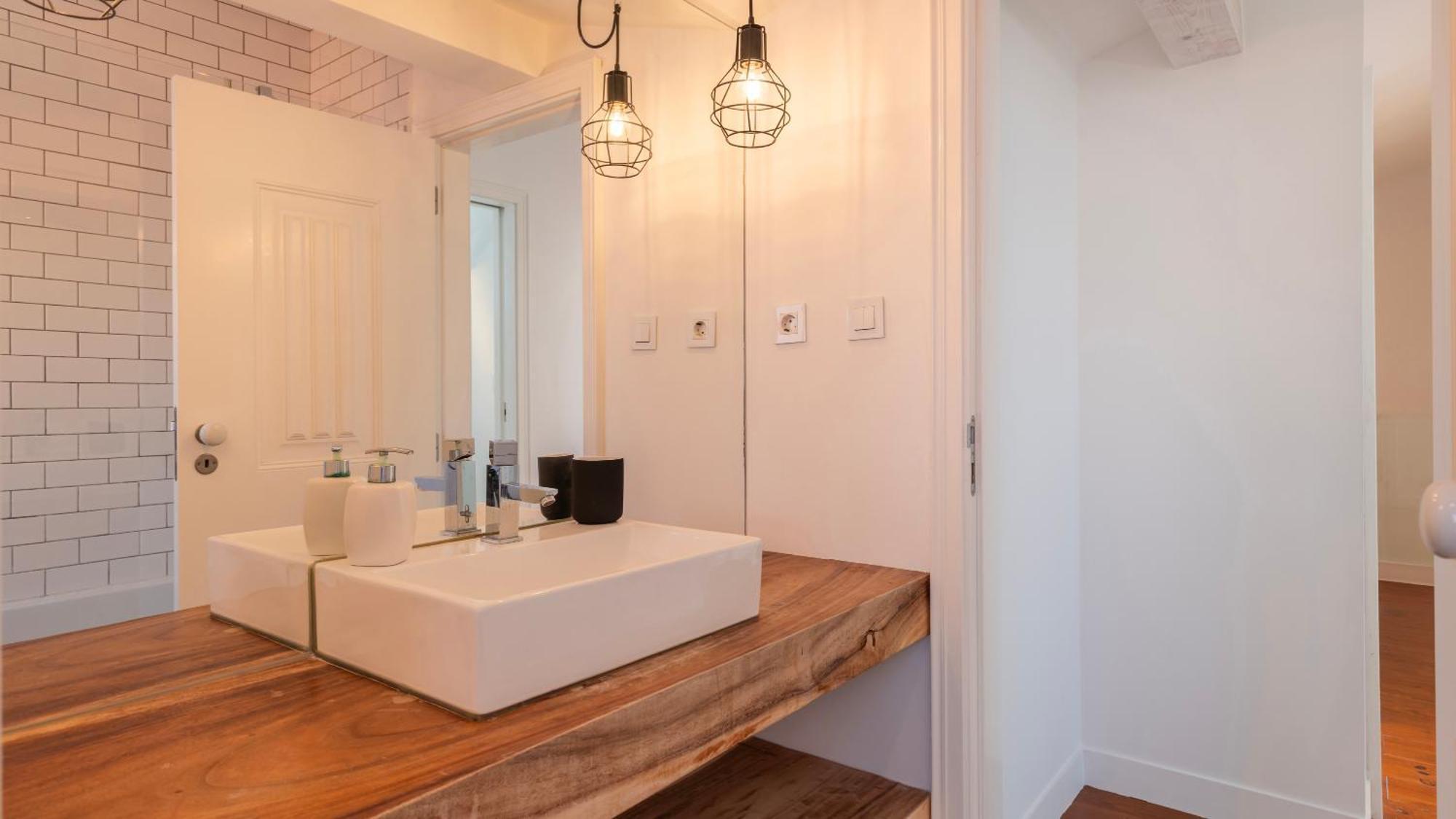 Charming 3bdr Duplex In Center By Lovelystay *
