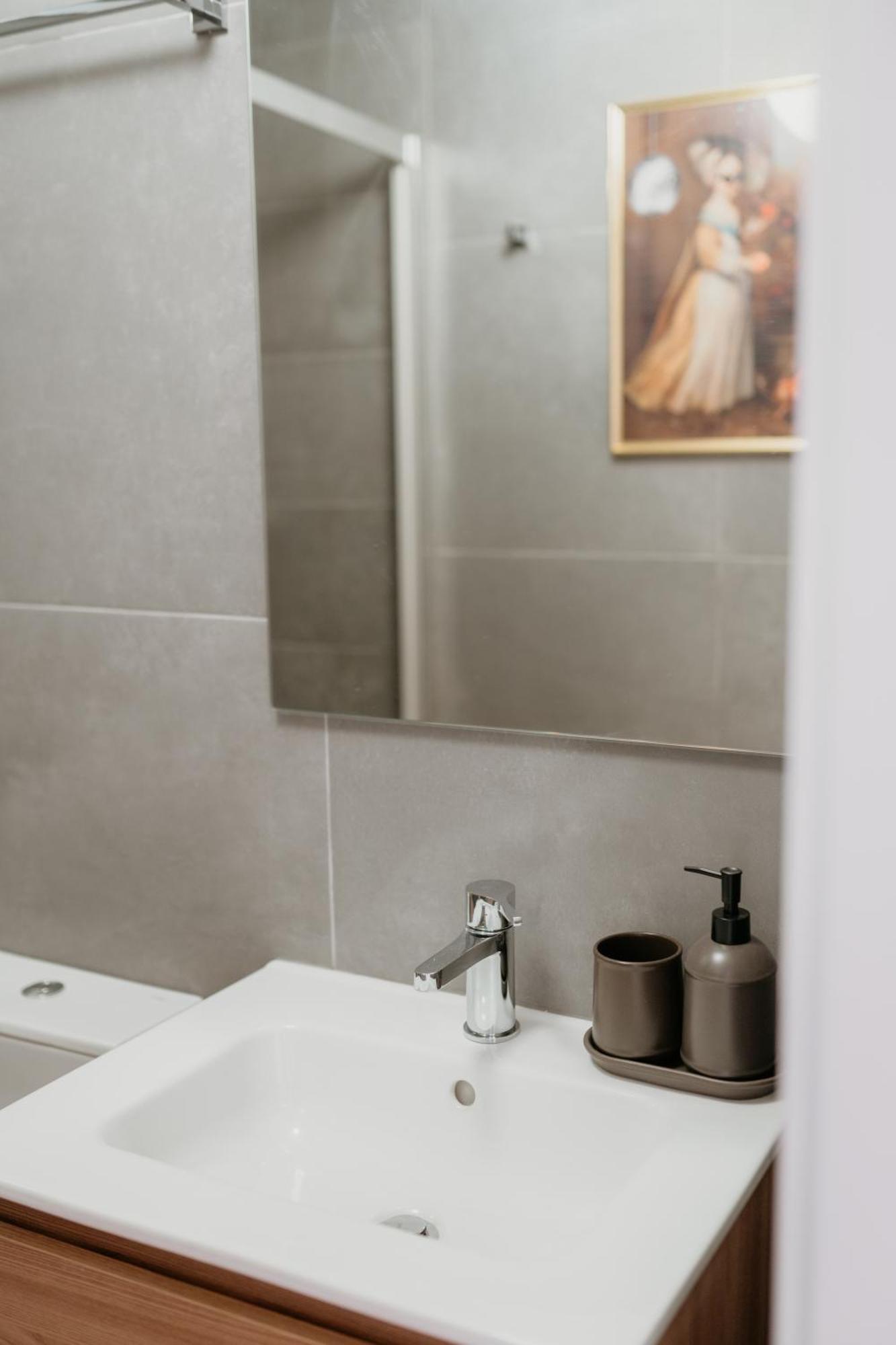 Orange House - Elegant Two-bedroom 1e Apartamento