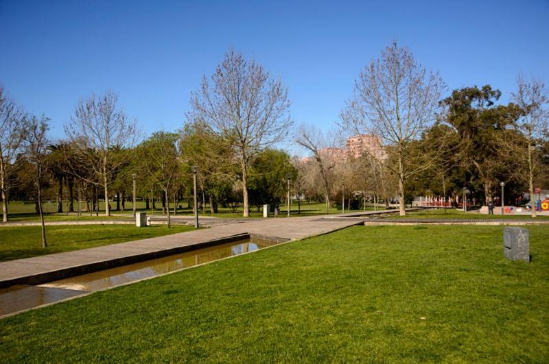 5min Walk To Subway & 10min Drive To Airport Apartamento Lisboa