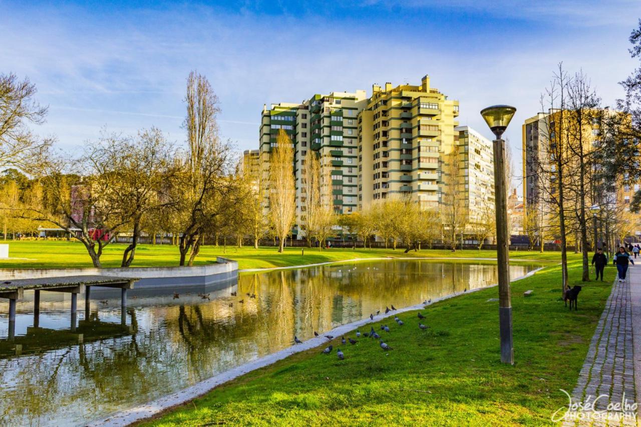 5min Walk To Subway & 10min Drive To Airport Apartamento