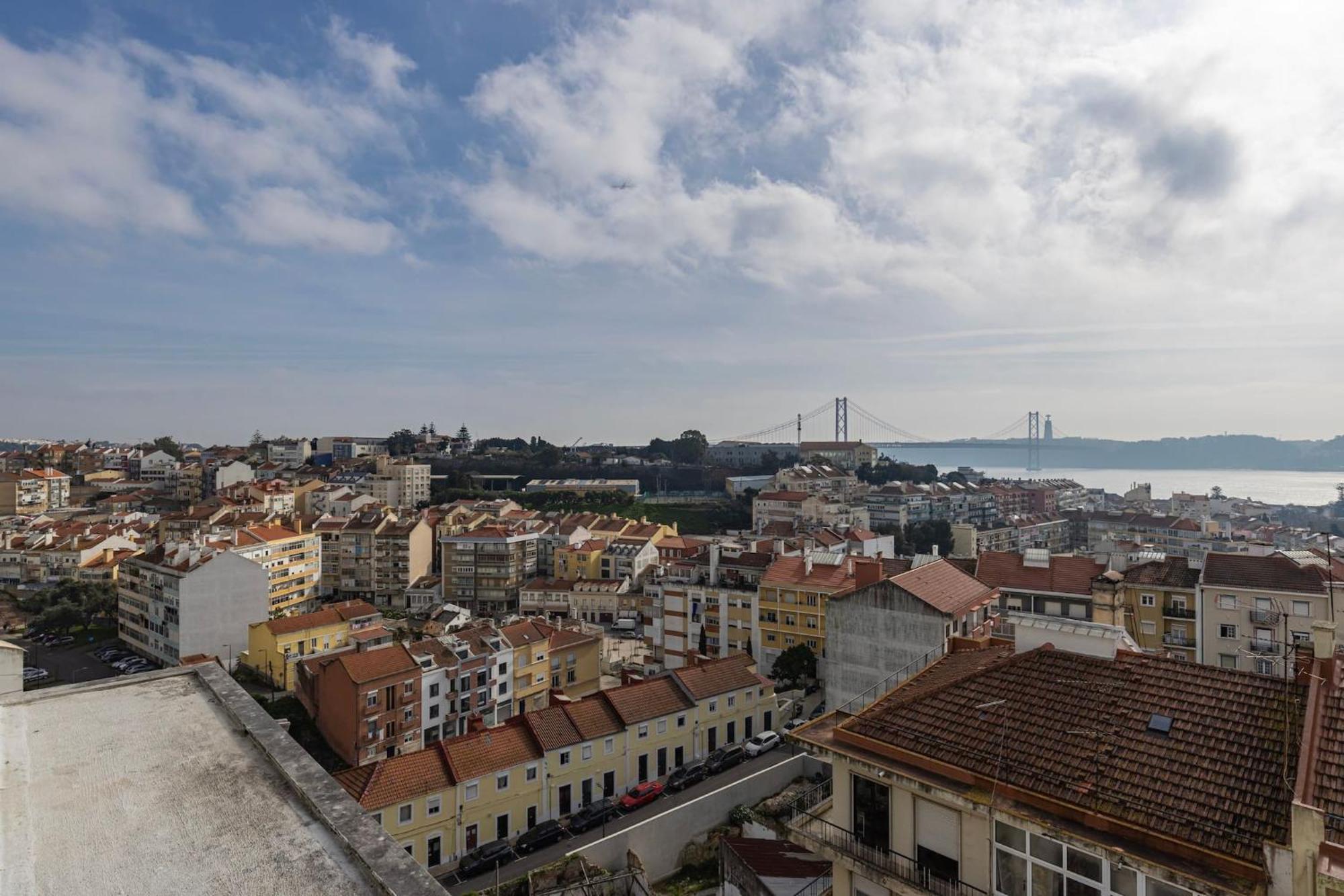 Tagus Views Ii