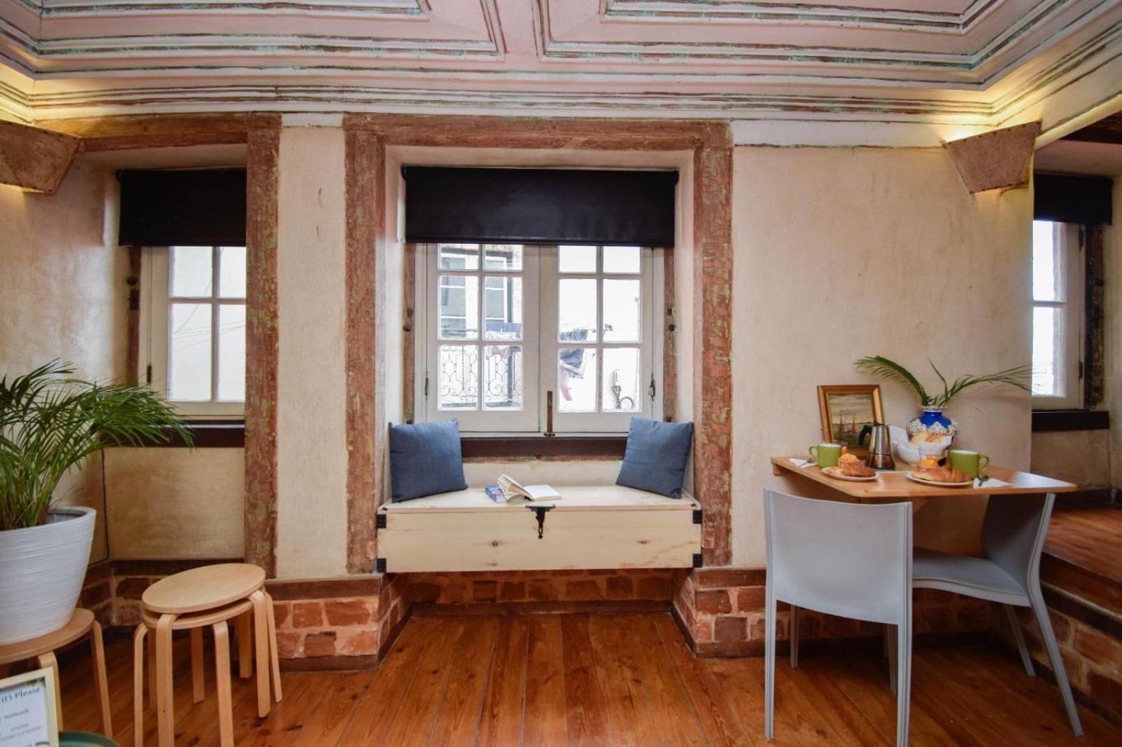 Alfama Charming And Rustic Apartment Lisbon