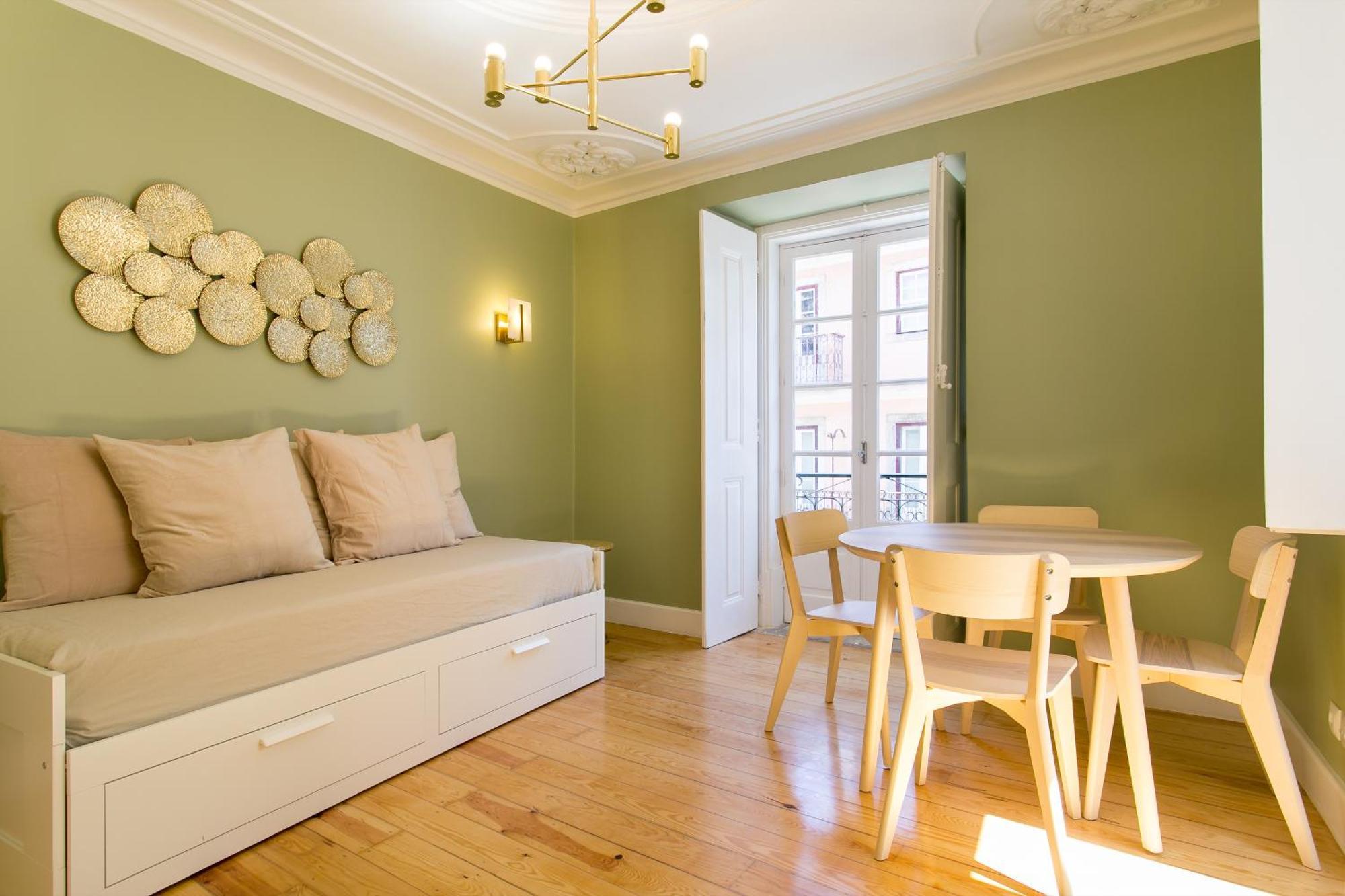 Historical Center, Large 2 Bedroom Apartment, Bright & Stylish Apartamento