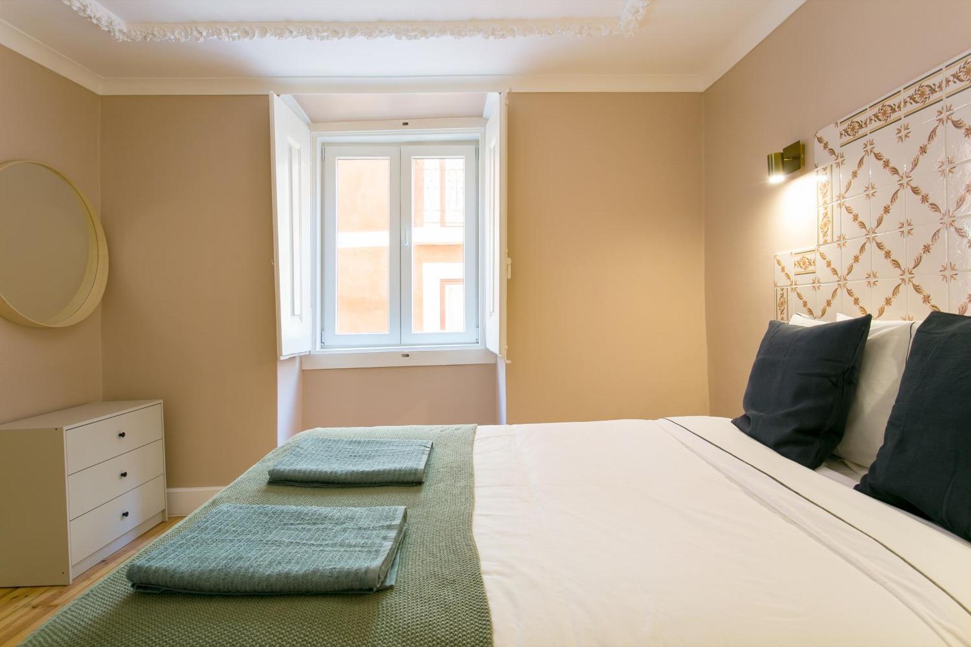 Historical Center, Large 2 Bedroom Apartment, Bright & Stylish Apartamento *