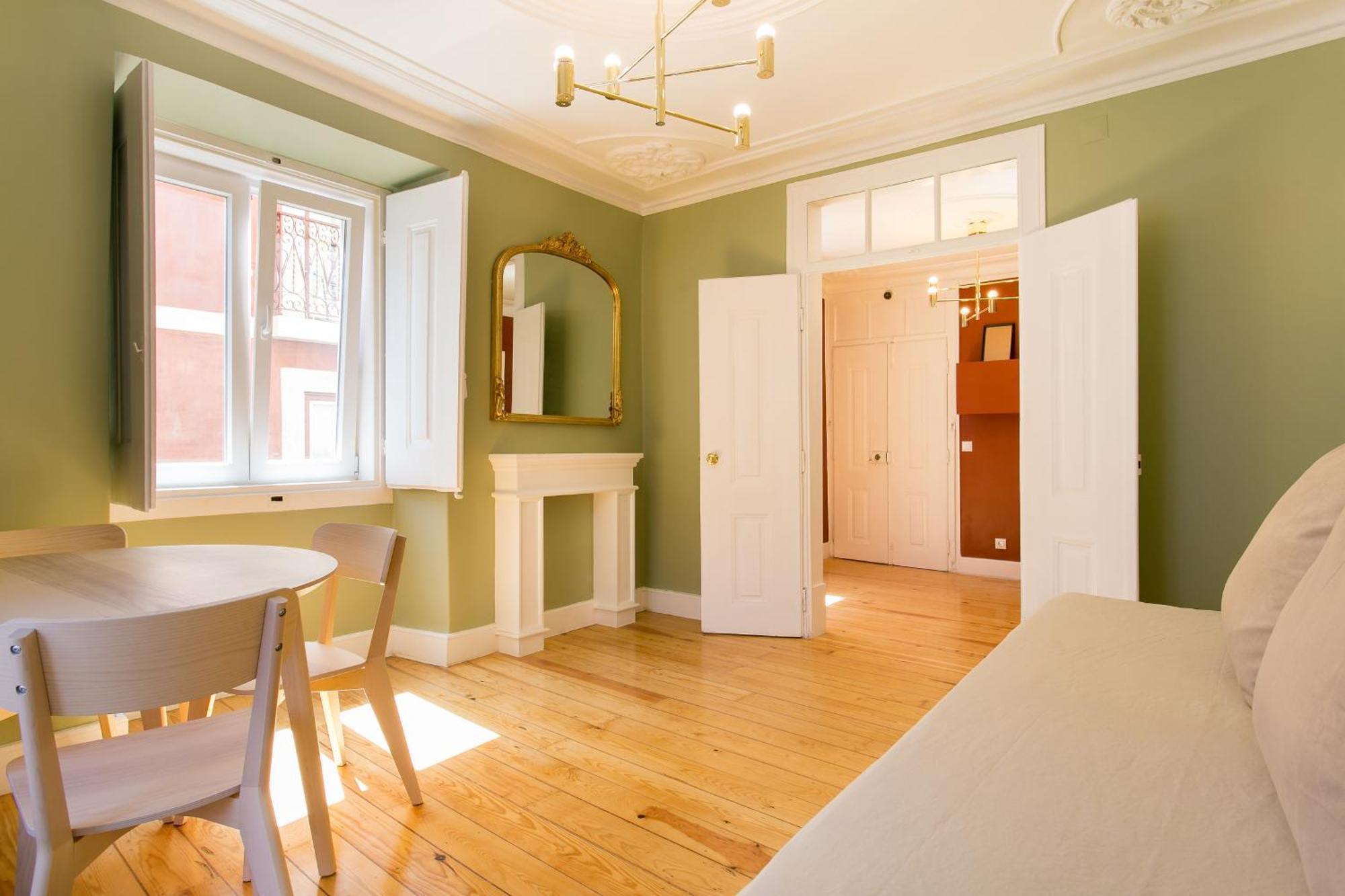 Historical Center, Large 2 Bedroom Apartment, Bright & Stylish Apartamento