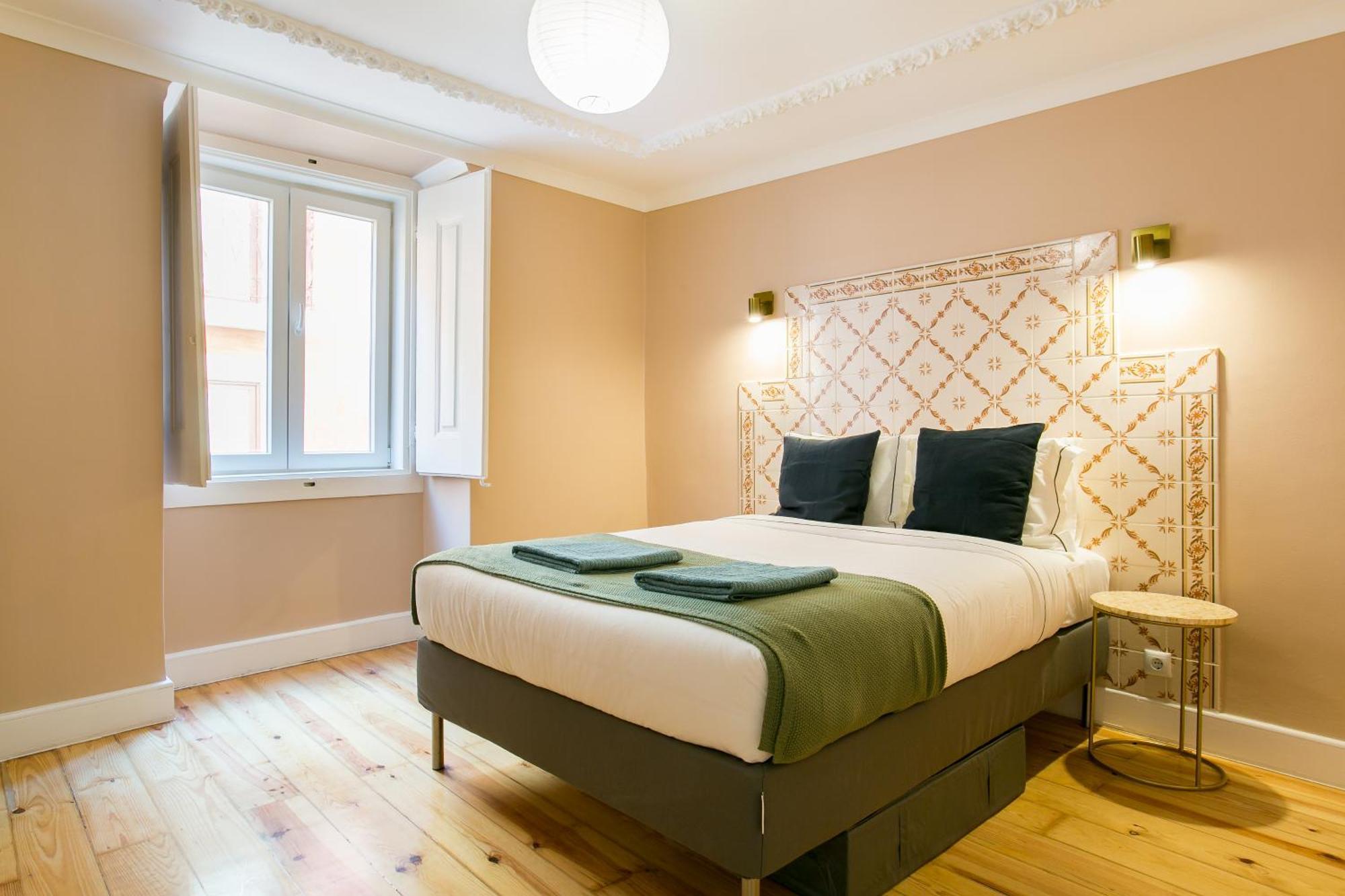 Historical Center, Large 2 Bedroom Apartment, Bright & Stylish Apartamento *
