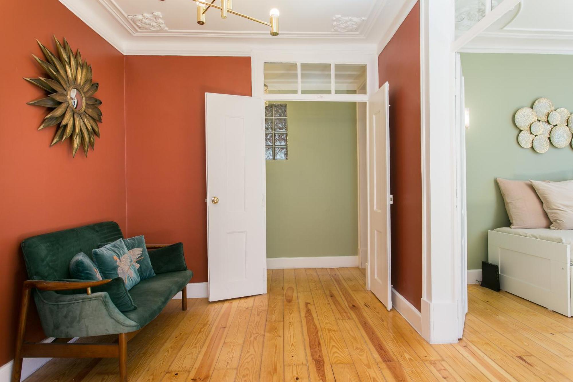 Historical Center, Large 2 Bedroom Apartment, Bright & Stylish Apartamento Lisboa