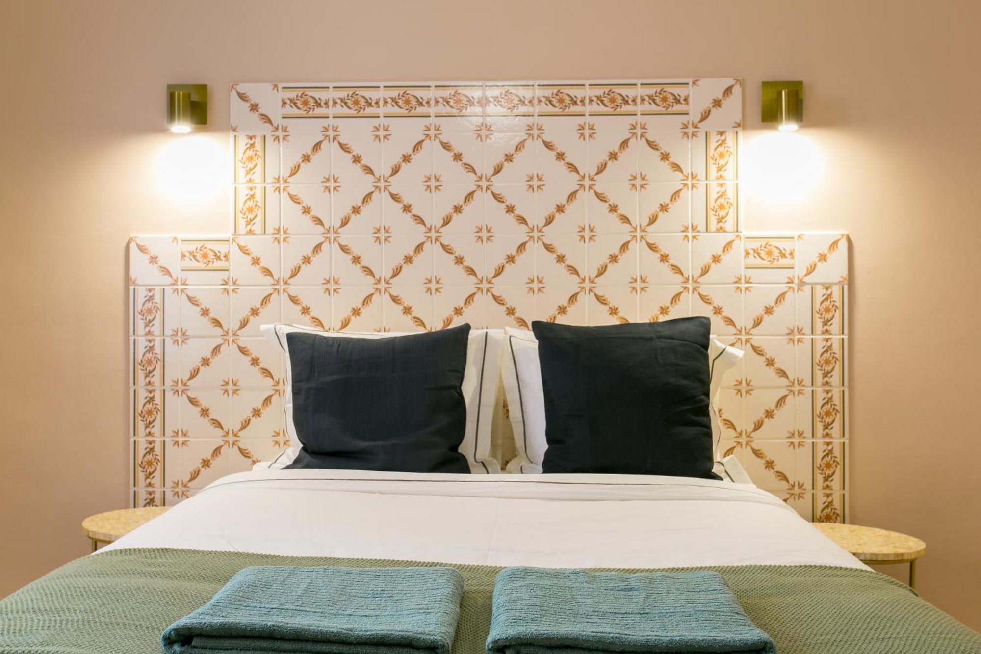 Historical Center, Large 2 Bedroom Apartment, Bright & Stylish Apartamento Lisboa
