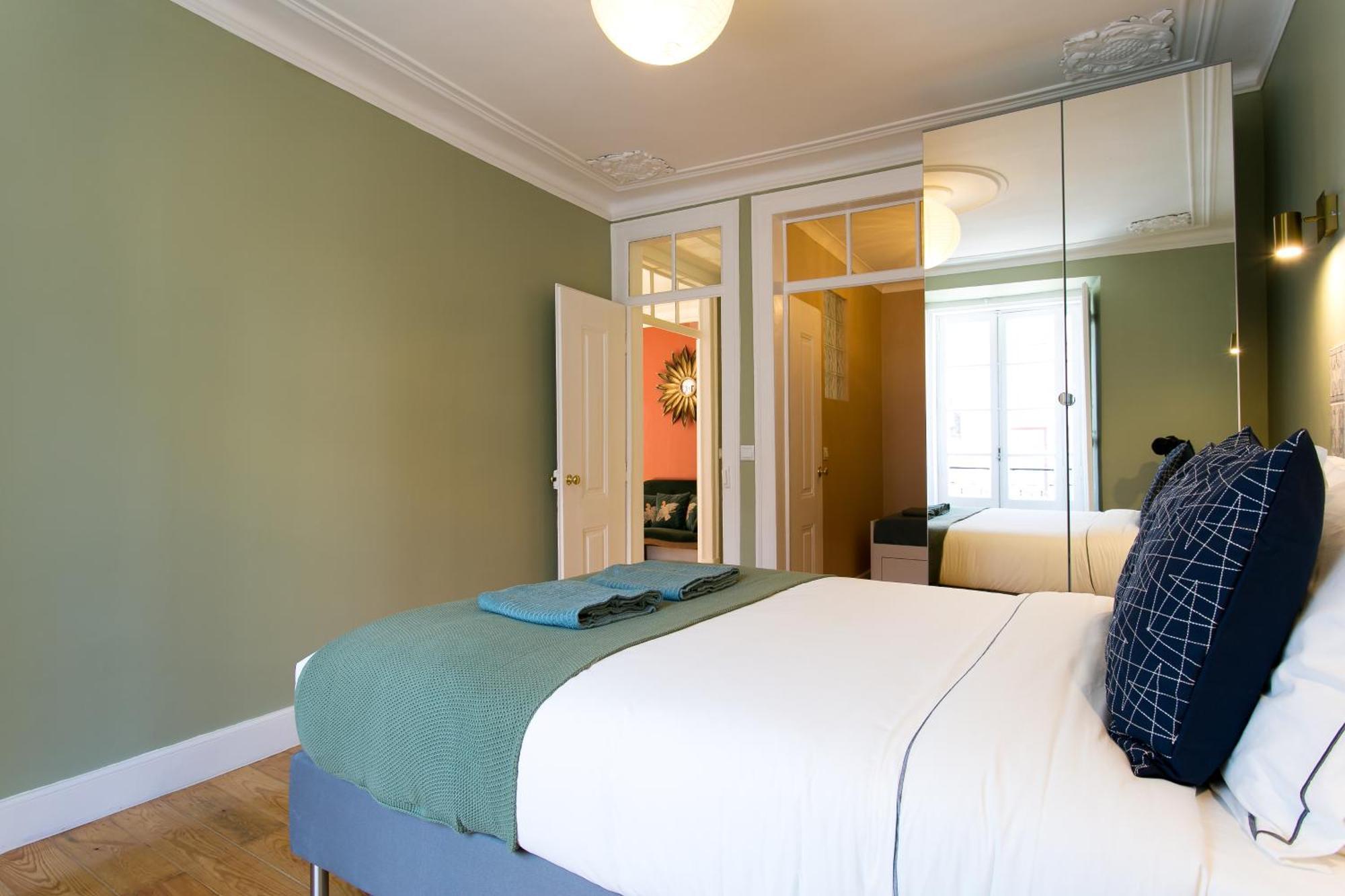 Historical Center, Large 2 Bedroom Apartment, Bright & Stylish
