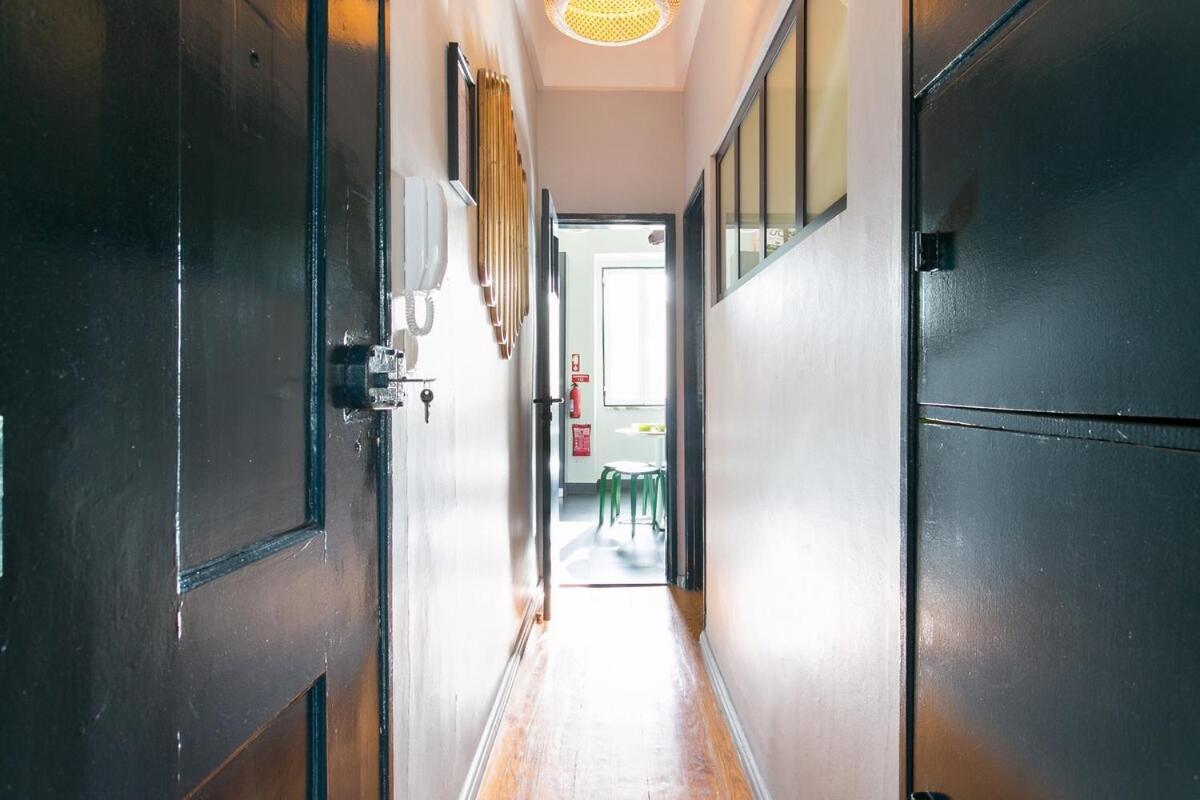 Spacious & Bright 3 Bedroom Apt, Iconic Bica Area, Historical Center Apartamento *