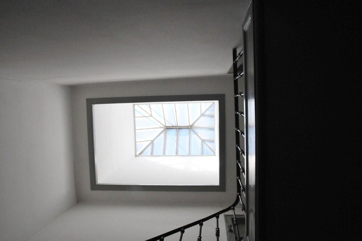 Spacious & Bright 3 Bedroom Apt, Iconic Bica Area, Historical Center Apartamento *