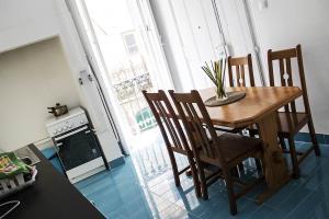 Locals & Hostal Lisboa