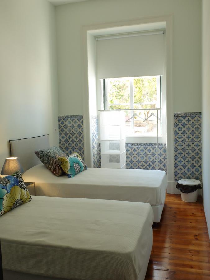 Hostal Back To *