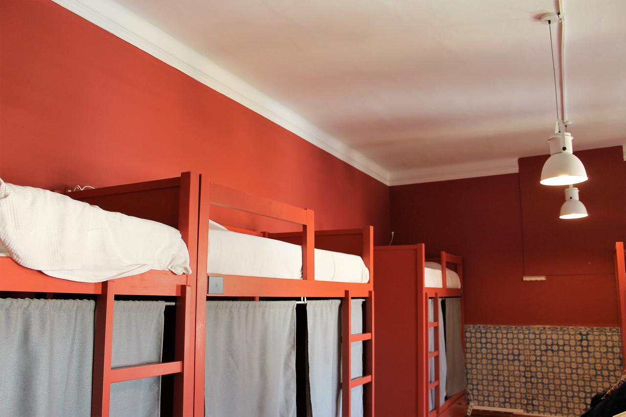 Hostal Back To *