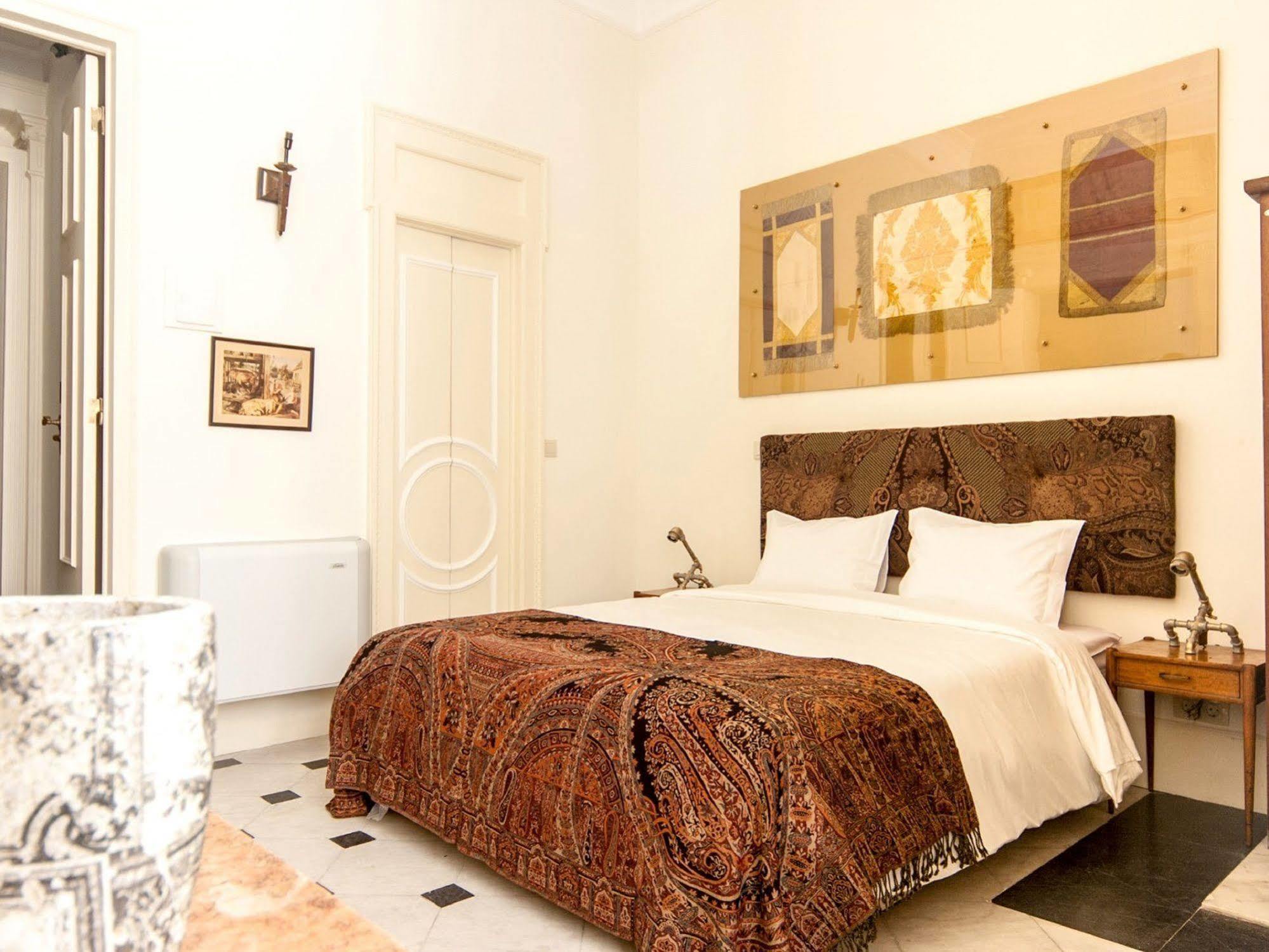 The Independente & Terrace Bed and breakfast