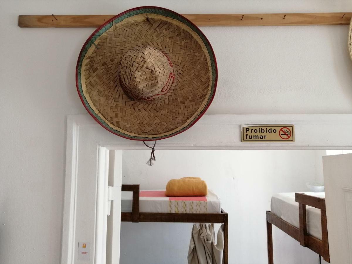 Hostal Locals & *