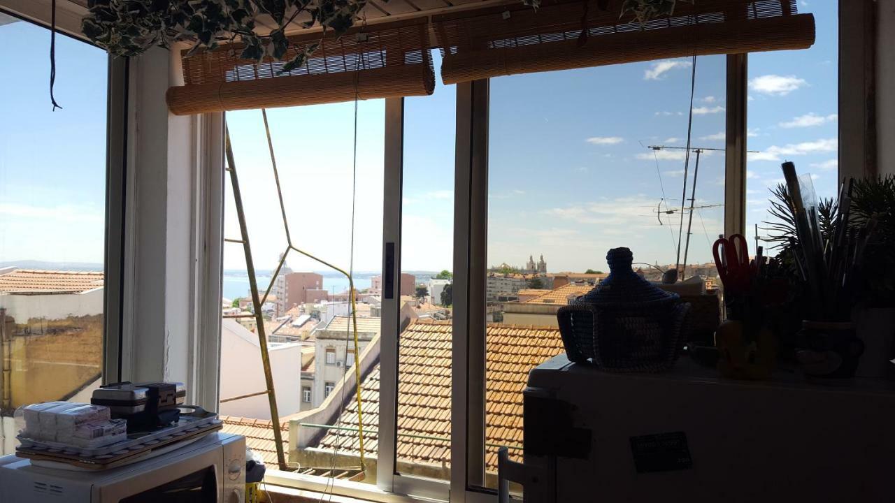 Calçada Dos Barbadinhos, N. 237, 2º Esq. Lisboa