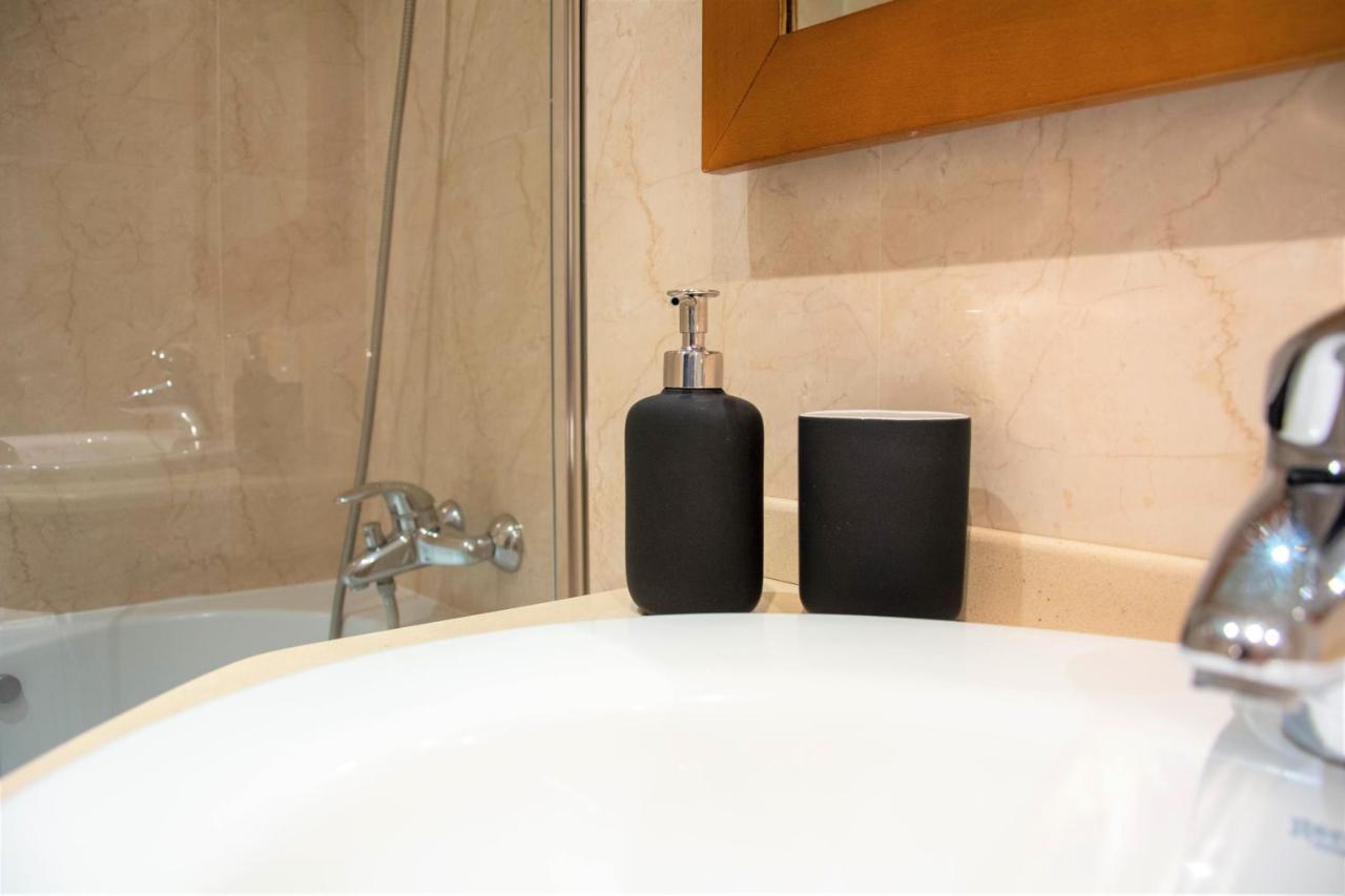 Apartamento Orient - Modern, Spacious And Sunny! By The River!