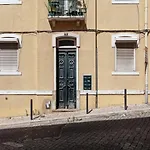 Quiet 3 Bedroom Apartment In Lisbon