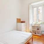 Quiet 3 Bedroom Apartment In Lisbon