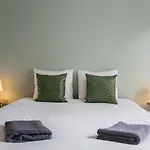 Spacious&Bright 2 Bedroom Apartment, Lisbon Historical Center, Madragoa