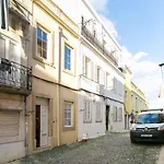 Beautiful House With Patio In Lisbon Heart!