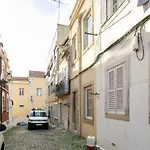Beautiful House With Patio In Lisbon Heart!
