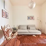 Quiet&Central 2BR APT, By TimeCooler