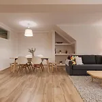 Central Gem III - Lisbon Trendy Santos District