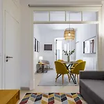 New! Unique 1 Bedroom Apartment- Santa Catarina 42