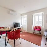 Pardal 1B - Luxury Studio In Alcantara With Parking Nearby