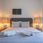 Radiant Apartment In City Center By Lovelystay
