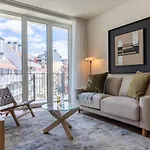 Radiant Apartment In City Center By Lovelystay