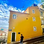 Discover Lisbons History - Stylish Apartment In Alfama