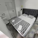 L83 - Rooms And Apartments