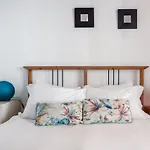 City Center Apt In Lively Bairro Alto!