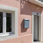 Cozy And Modern Flat In Lisbon
