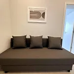 Modern Retreat With Patio Near The Airport - Oha I