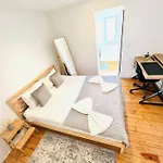 Lisbon City Center Flat For 6 Pp