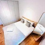 Lisbon City Center Flat For 6 Pp