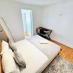 Lisbon City Center Flat For 6 Pp