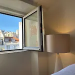 Romantic Nest For A Getaway At Downtown With Design