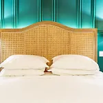 Central Lisbon Vintage & Modern Apartment