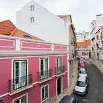 Altido Charming 1Br Apt With Workspace In Sao Bento